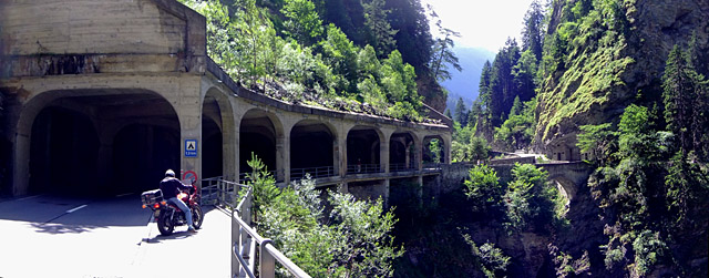 Rofla - Viamala Galerie + Abgrund