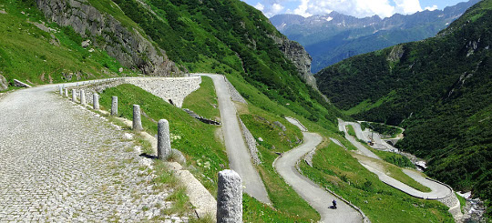 St. Gotthard - Südrampe Mitte Blick auf Kehren